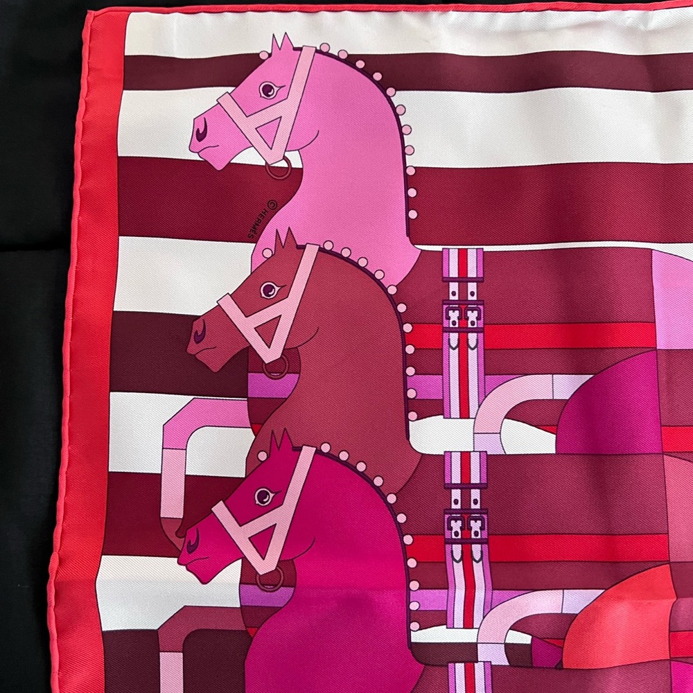 Hermès Paris silk scarf (approx. 16” x 16”). - Picture 7 of 13